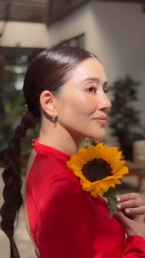 Sopitnapa Chumpanee Instagram - Happy New Year 2025 🌻

ขอให้เป็นปีแห่งการเริ่มต้นที่ดีของทุกคนค่ะ  ขอให้มีความสุขเล็กๆได้ทุกวัน 🌻 ขอให้สุขภาพแข็งแรง 🌻  ขอให้ได้เจอคนดีดีอยู่รอบตัว และ ขอให้สำเร็จๆๆๆ  ในทุกอย่าง ♥️ และถึงจะมีเรื่องราวอะไรก็ขอให้ผ่านไปได้ด้วยดีค่ะ และขอให้มีความรักที่แข็งแรงนะคะ 😊

Love ♥️🐣😘

#happynewyear