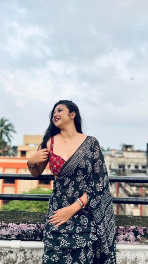 Soumi Ghosh Instagram - Treading one hope so I’m not late 🤓