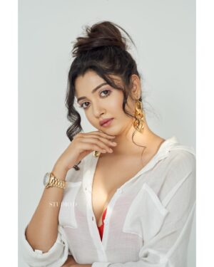 Soumi Ghosh Instagram - It’s just a way of expressing my self 🌸