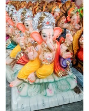 Soumi Ghosh Instagram - Ganapati Bappa moreya 🙏🏻

#HappyGaneshChaturthi

📸 @shuva10 
👗 @vastramika_boutique_kolkata