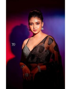 Soumi Ghosh Instagram - If you think yourself strong ,
Strong you’ll be 🩷🥰

📸 @framemaker_yogabrata 
💄 @makeupartistrybypampa