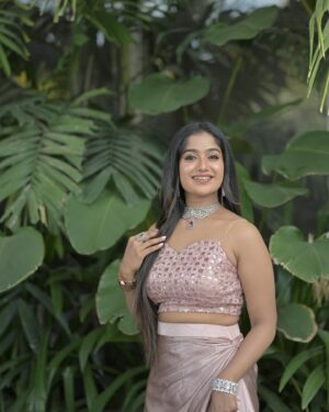 Soundarya Reddy Instagram - Zeetelugu fav YOUNG COUPLES ❤️ SOURAMA 🫶🏻
This is the proud moment of my professional career,I feel very appreciated and valued to receive this award thank u so much my fam 🫶🏻 ,  love u always 

With love 
Soundarya Reddy👸

Outfit- @vasudha.couture 
Jew - @new_ideas_fashions