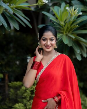 Soundarya Reddy Instagram - Hey beautifull I still fall in love with you every day ❤️💫

Stylish- me👸
Saree - @uski_designer_studio my love 🫶🏻
Blouse - @uski_designer_studio 
Jewellery- @new_ideas_fashions ☺️
Pc - @storytography_by_akhil