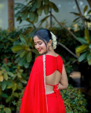 Soundarya Reddy Instagram - Hey beautifull I still fall in love with you every day ❤️💫

Stylish- me👸
Saree - @uski_designer_studio my love 🫶🏻
Blouse - @uski_designer_studio 
Jewellery- @new_ideas_fashions ☺️
Pc - @storytography_by_akhil
