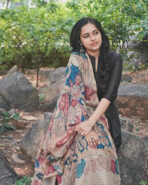 Sri Divya Instagram - 👗 @labellikithabommu 

💍 @devijewellersjubileehills 

📸 The one n only @shreeofficially 😎!! 🙃