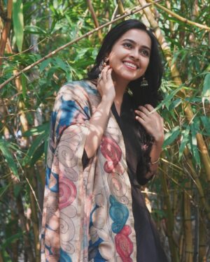 Sri Divya Instagram - 👗 @labellikithabommu 

💍 @devijewellersjubileehills 

📸 The one n only @shreeofficially 😎!! 🙃
