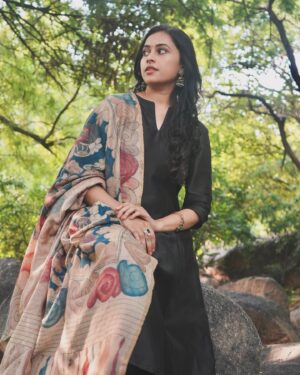 Sri Divya Instagram - 👗 @labellikithabommu 

💍 @devijewellersjubileehills 

📸 The one n only @shreeofficially 😎!! 🙃