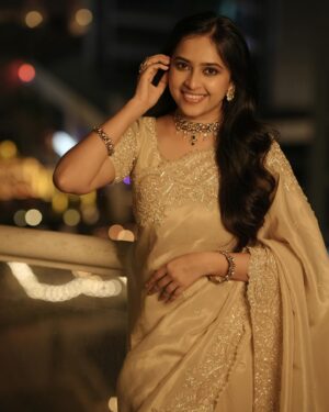 Sri Divya Instagram - 💛💛

Saree @tilakamsarees 

Jewellery @pradejewels 

Styling @beingstyl 
Styling team @meghakrishna.k 

M&H @sheetal_makeupandhair 

📸 @adnan.a.abbas