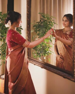 Sri Divya Instagram - #Meiyazhagan ❤️💛

Releasing in Telugu as #SathyamSundaram 

#SathyamSundaramFromSep28 

#MeiyazhaganFromSep27