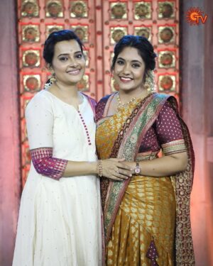 Sruthi Shanmuga Priya Instagram - Friendship goals 😍

#SunTV #Lakshmi #SruthiRaj #SruthiShanmugaPriya #SunDigital