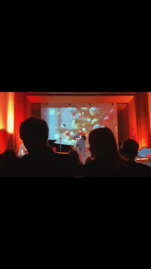 Stana Katic Instagram - A dash of beautiful music as performed by #StefanMilenkovic was the *chef’s kiss* way to spend New Years Eve afternoon. 

May your 2025 bring internal peace, and may our leaders firmly refocus on fostering international peace. #HappyNewYeartoALL

#Kolarac @stefanmilenkovichofficial  @kolarac_kolarceva_zaduzbina