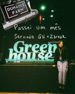 Stefany Vaz Instagram - Dezembro chegou, e aqui vai meu post memorial resumindo tudo que rolou nesse ano…

Aprendi mais sobre o amor de Deus servindo na minha igreja local. Fui muito feliz celebrando todos os casamentos que participei (e ainda tem mais vindo por aí!). Também entendi o quanto cuidar do corpo e ter uma alimentação saudável faz diferença. Com a @litisaude, tive o acompanhamento de profissionais incríveis que me mostraram que comer bem faz bem.

Ah, e sim, VOLTEI A ATUAR (tô deixando em caps pra acabar com essas notícias dizendo que deixei a carreira de atriz rs) e também segui firme trabalhando como digital influencer 🌟

Dezembro só começou, mas já tô contando os minutos para 2025 💌🏃🏻‍♀️✨‼️