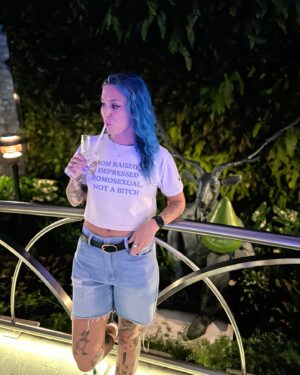 Steffanie Newell Instagram - Now back to your regularly depressed sapphic who heals trauma with tattoos🏳️‍🌈