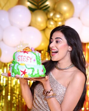 Stefy Patel Instagram - Grateful ✨Blessed✨Birthday 2025♥️
.
My idea of birthday has always been with my family at home in Hazaribagh, thankyouuuu universe for blessing me with such a loving family🥰Thankyouuu everyone for all your wishes and love, really means a lot ♥️
.
5th photo is a very Special one ♥️
The best part about this year birthday was my dada and dadi ji joined us till 1am though they generally sleep by 9.30pm🥂
And we danced our hearts out till 3.30am💃🕺
Aur baatein toh hamari subah 6bje tak chal Rahi thi🤓😋
.
Didn’t had my birthday cap this year but had my Nemo cake 🐠🥰
.
Happppyyyy birthdayyyyyy Stefyyyyyyy♥️
.
Shot by @ayyazphotography