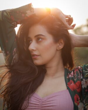 Stefy Patel Instagram - “The magic hour suits me, don’t you think? 🌅💫”
.
.
Finally I get to shoot with the one and only @kilaruness 🥰
