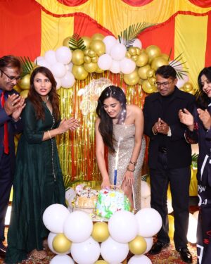 Stefy Patel Instagram - Grateful ✨Blessed✨Birthday 2025♥️
.
My idea of birthday has always been with my family at home in Hazaribagh, thankyouuuu universe for blessing me with such a loving family🥰Thankyouuu everyone for all your wishes and love, really means a lot ♥️
.
5th photo is a very Special one ♥️
The best part about this year birthday was my dada and dadi ji joined us till 1am though they generally sleep by 9.30pm🥂
And we danced our hearts out till 3.30am💃🕺
Aur baatein toh hamari subah 6bje tak chal Rahi thi🤓😋
.
Didn’t had my birthday cap this year but had my Nemo cake 🐠🥰
.
Happppyyyy birthdayyyyyy Stefyyyyyyy♥️
.
Shot by @ayyazphotography