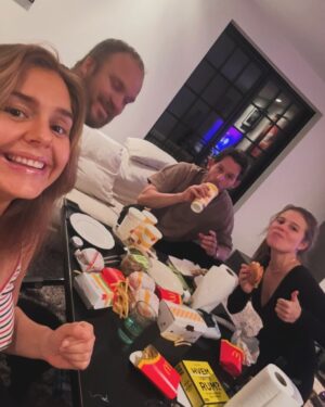Stephania Potalivo Instagram - Når der endelig er lidt festlig stemning i mit liv, skal det sgu  dokumenteres 😍