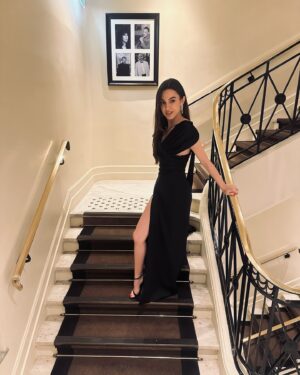 Su Burcu Yazgı Coşkun Instagram - Cannes 🇫🇷🖤

@dorukkakiz @studiotayfunkaba