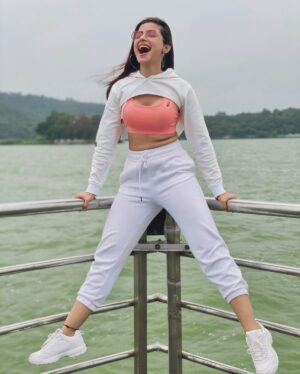 Subha Rajput Instagram - Livin’ and Playing with my new friends!! 🤍😉
.
.
.
#photooftheday #mondayvibes #instagood #instadaily #goodtimes #goodvibes #subharajput #blessed #gratitude #love