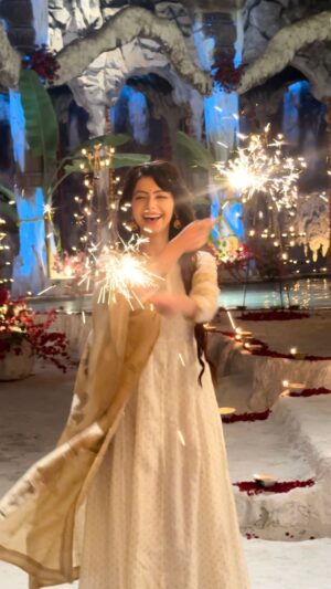 Subha Rajput Instagram - Aap sabhi ko Diwali ki dher saari shubhakaamanaaye !! May the festival of light enlighten your lives… ❤️🎇
.
.
.
#diwali #happydiwali #feelkaroreelkaro #reelsinsta #festivalofindia #festivetime #diwaliseason #diwali #shivshakti #subharajput