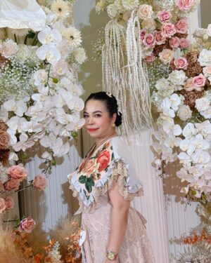 Sudarat Butrprom Instagram - เป็นการไปร่วมงานแต่งที่มีความสุขมากๆสนุกตั้งแต่ต้นจนจบดีใจกับคู่บ่าวสาวดีใจกับครอบครัวของทั้งคู่ด้วยนะคะ 🤵🏻‍♂️👰🏻‍♀️🤵🏻‍♂️👰🏻‍♀️ 🩷🩷