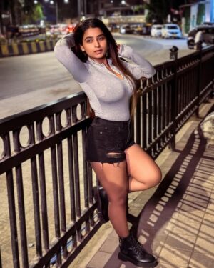 SuhanaKhan Instagram - NOT EVERYONE DESERVES YOU HONEY! 
#suhufam