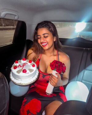SuhanaKhan Instagram - 6M #suhufam LOVEYOU🔥♥️

BEING ALONE IS ALWAYS POWERFUL HONEY💋