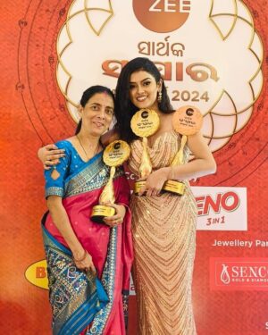 Suman Pattnaik Instagram - Can’t Thank you all enough for all your love and support guyzz 😭🥰💕 

Got 3 awards as
Best Actor Female Viwer’s choice for “Bhagya Rekha” ✨ 
Best Actor Female viewer’s choice for Film “Kemiti Kahibi Mun “
Best Judges Team for Raja Queen 2024 🫰

And also our Film “Kemiti Kahibi Mun” got the Best Film viewer’s choice 2024 🫶🥹 

Extremely overwhelmed by your LOVE 💕 

Thank you JAGA for everything 🙏💕

Thank you @zee_sarthaktv @pratikseal sir @ahana.chakraborty.50 @tanmaya.cine @pritilopa  for believing me 🫶🫰

Thank you Papa, Mama, Apa, Bhai and my whole family for ur constant support 💕 can’t explain how lucky I am for having you all 🥰 @sadhupattnaik @pattnaik_srabani_1972 @sheetal.pattnaik.96 @s_a_h_i_l_p_a_t_t_n_a_i_k @_.s_h_i_l_p_i._ @_._.sejal._ 

Thank you all my well wishers, my colleague and my elders for all ur love and blessings 🫶🫰 

Thank you my audience 😘 it would never gonna happen without ur love and support 😘 

Last but not the list Thank you my love @saplin_mishra__official 😘 without you I may not came this far ✨ Thank you for always being there🥰 my constant 💕 
and congratulations for the Award for Best Actor Male Viewer’s choice for our film “Kemiti Kahibi Mun” 🫰 U r the best 🥰🥰🥰 

#zssa 
#zeesarthaksansaraward2024 
#bestactress
#instagram 
#instagood 
#instalike 
#zeesarthak