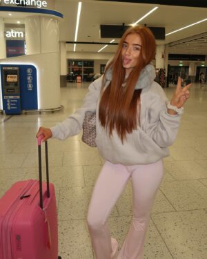 Summer Harte Instagram - One last trip won’t hurt 😉✌🏼☀️✈️ @sminternationalofficial see u soon 😛