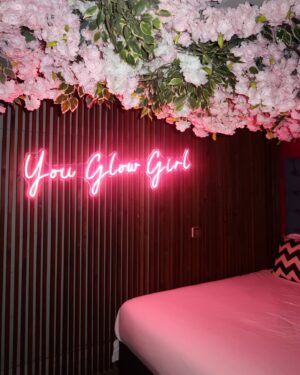 Summer Harte Instagram - Girl’s night done right 🎀🩷💅✨ @thenadiacollection 

The most gorgeous apartment ever in the heart of Manchester 🥹🎀🩷 I’m so here for all the pink & girly vibes! Thank you so much @copperandblossom.mcr for our stay we LOVED it! 🩷