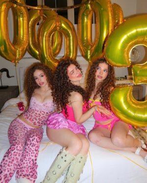 Sunday Kalogeras Instagram - HAPPY 3 MILLION SUBSCRIBERS!!!!! We love and appreciate you all so much it’s insane. Thank you for making our dreams come true🎈🎈🎈