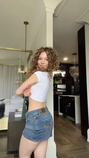 Sunday Kalogeras Instagram - Which is your favorite outfit?