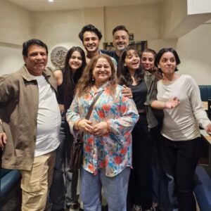 Supriya Shukla Instagram - Jab miley hum.. Thank you punit.. For such a beautiful evening.. Awesome hospitality filled with love.. Care n..awesome food👌...
Bombay barn.. @bombaybarnofficial 
Was superb.. Lots of love to u❤️
Such a beautiful family u hav❤️..
 Gorgeous wife❤️.. Such a warm person❤️Pyaare boys❤️.. Touchwood... God bless u with abundance..
Starting 2025 with all the goodness of 2024..n our mini reunion...
Missed few gems❤️ ... Koi na.. Next time
Captured by gurus😊 @prateekk.singhh n  @shrutisanjeev78
MBT... ❤️

Satin shirt @nangaliaruchira 
Styling by @seam_stress_by_rajludhwani