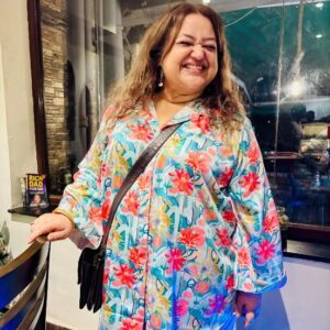 Supriya Shukla Instagram - Jab miley hum.. Thank you punit.. For such a beautiful evening.. Awesome hospitality filled with love.. Care n..awesome food👌...
Bombay barn.. @bombaybarnofficial 
Was superb.. Lots of love to u❤️
Such a beautiful family u hav❤️..
 Gorgeous wife❤️.. Such a warm person❤️Pyaare boys❤️.. Touchwood... God bless u with abundance..
Starting 2025 with all the goodness of 2024..n our mini reunion...
Missed few gems❤️ ... Koi na.. Next time
Captured by gurus😊 @prateekk.singhh n  @shrutisanjeev78
MBT... ❤️

Satin shirt @nangaliaruchira 
Styling by @seam_stress_by_rajludhwani