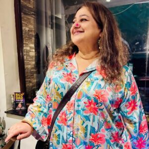 Supriya Shukla Instagram - Jab miley hum.. Thank you punit.. For such a beautiful evening.. Awesome hospitality filled with love.. Care n..awesome food👌...
Bombay barn.. @bombaybarnofficial 
Was superb.. Lots of love to u❤️
Such a beautiful family u hav❤️..
 Gorgeous wife❤️.. Such a warm person❤️Pyaare boys❤️.. Touchwood... God bless u with abundance..
Starting 2025 with all the goodness of 2024..n our mini reunion...
Missed few gems❤️ ... Koi na.. Next time
Captured by gurus😊 @prateekk.singhh n  @shrutisanjeev78
MBT... ❤️

Satin shirt @nangaliaruchira 
Styling by @seam_stress_by_rajludhwani