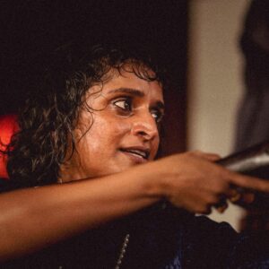 Surabhi Lakshmi Instagram - എന്റെ വിയർപ്പും തോക്കിൻ വിശപ്പും
 പ്രാപ്തിയടയണെ.....
 ചൂഴ്ന്ന മുറിവിൽ
 കാറ്റ് വിതറി
 നോവില്‍ കനിയണേ.....

📸 @shain_saboora 
@rex_vijayan 
@vinayaksasikumar 
@nnehanair 
@rifleclubmovie

#rifleclubmovie #surabhilakkshmi #arm