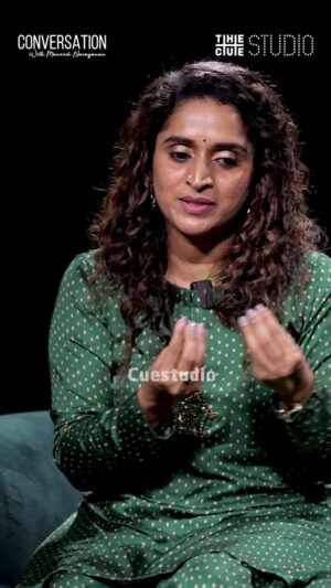 Surabhi Lakshmi Instagram - ഒരേ ക്ലാസ്സിൽ പഠിച്ച രണ്ടു പേർ ഒരുമിച്ച് പോയി നാഷണൽ അവാർഡ് വാങ്ങി 

#surabhilakshmi #DileeshPothan #arm #rifleclub #nationalfilmawards #cuestudio
