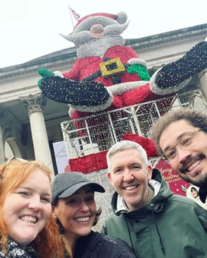 Suranne Jones Instagram - Not Santas best angle! 🔔 33 years of friendship wandering round Manchester … and Rob ….