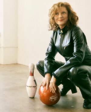 Susan Sarandon Instagram - Thanks for the fun times @sundaytimesmagazine 
#TheGutter 🎳