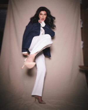 Sushmita Sen Instagram - “Suit up…power looks best when it’s tailor made” 😉👊💋

Personal power needs no validation…It’s as authentic as your DNA!!! #bringit 🤗👍

Thank you @deloitteindia for an inspiring evening & the warmest, most fun people!!! #cherished 😊💃🏻

I love you guys!! #duggadugga ❤️🎶

Outfit- @rohitgandhirahulkhanna
Styling - @theiatekchandaney
@Ankana.awasthi
Hair & Makeup_ @shraddhamishra8 
Photographer_ @dhruv_dixit_serenity 
Jewellery_ #yourstruly