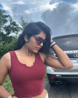 Suveta Shrimpton Instagram - Sunsets n good vibes🍂
📷 @ak_morningstar____ ❤️🧜🏾‍♂️🧿
.
.
.
#casualstyle #pondicherry #drive #positiveenergy #peace #nature #suveta #suvetashrimpton