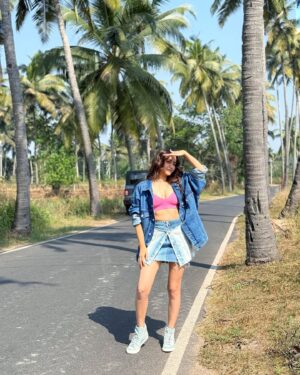 Swastima Khadka Instagram - Work done, Denim on, Goa sun. 🤗
