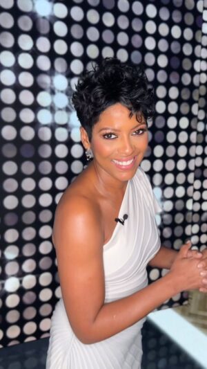 Tamron Hall Instagram - You’re in the right place at the right time if you’re tuning in today! ✨

Welcome to the first show in our new studio! Don’t miss our DAYTIME EXCLUSIVE with @deionsanders. Plus, the first surprise of its kind on our show,.. What could it be? 😉🤔