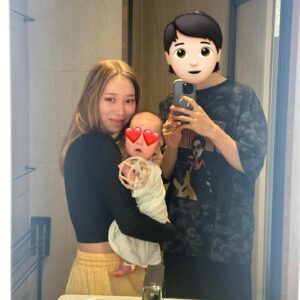 Tanakaga Instagram - 3ヶ月になって仕事も始まって自分の疲労もピークに達してたのでそのタイミングで、出産したら絶対利用したいと思ってた産後ケアホテル「マームガーデンリゾート葉山」に行ってきました👶🏻✨

個人チャンネルにもあげたんやけど、24時間好きな時間に赤ちゃん預かってくれたり、栄養満点の美味しいご飯が朝昼晩食べれたり、岩盤浴やハーブテント、エステにカラオケまで付いてて疲労回復出来たのはもちろん、ストレス発散にもなって最高やった😭❤️

いつもはブブビビもいて賑やかな我が家ですが、初めて3人でゆっくりのんびりした時間を過ごせてめちゃくちゃよかったです！！！

#PR #産後ママ　#産後ケア　#産後ケアホテル　#マームガーデン　　#産後ケアを盛り上げたい #マームガーデンリゾート葉山