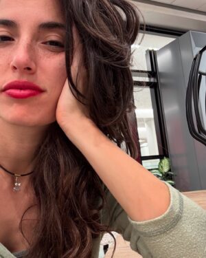 Tania Raymonde Instagram - it’s Saturday and I’m all Black Friday’ed out but this Cuisinart chopper was $20 so my job here is done