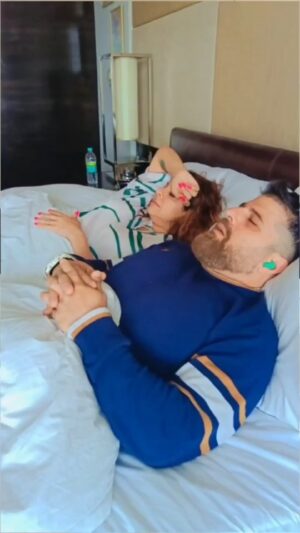 Tannaz Irani Instagram - Tagg all those who snore...or talk or sing or fart...while asleep ..

#bhakhtyarirani