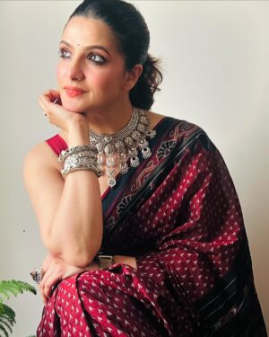 Tanushree Chakraborty Instagram - Hello….. 2025….. ❤️🧡🖤

#eventtime #makeup #hairstile #fashion #work 

Styling @rudra_saha_official 
Makeup & hairstyle @s_d_makeup_world_ 
Photo @sanjoy.sardar.94 
Management @talentwala.in 
Event by @viralfactory.ir