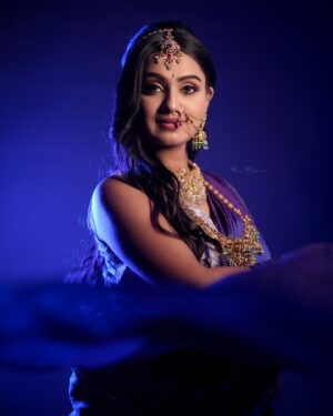 Tanvi Rao Instagram - She wounds her enemies with her eyes 🗡️

Hair, make-up and attire- @makeover_by_shalini_ravi 
Photography- @sadu_photography 

#queen #powerful #photoshoot #fashion #traditoon #tanvirao #actor
