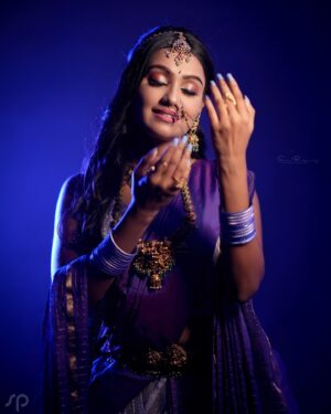 Tanvi Rao Instagram - She wounds her enemies with her eyes 🗡️

Hair, make-up and attire- @makeover_by_shalini_ravi 
Photography- @sadu_photography 

#queen #powerful #photoshoot #fashion #traditoon #tanvirao #actor