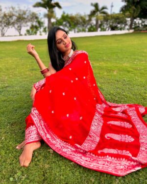 Tanvi Rao Instagram - 🌹🌹

Saree by @label_saistudio 
Blouse by @likitha_suresh_ 
Photos by @rajaniabhirath1 ❤️

#saree #red #gulaabi #lakshmibaramma #keerthi #colorskannada #tanvirao
